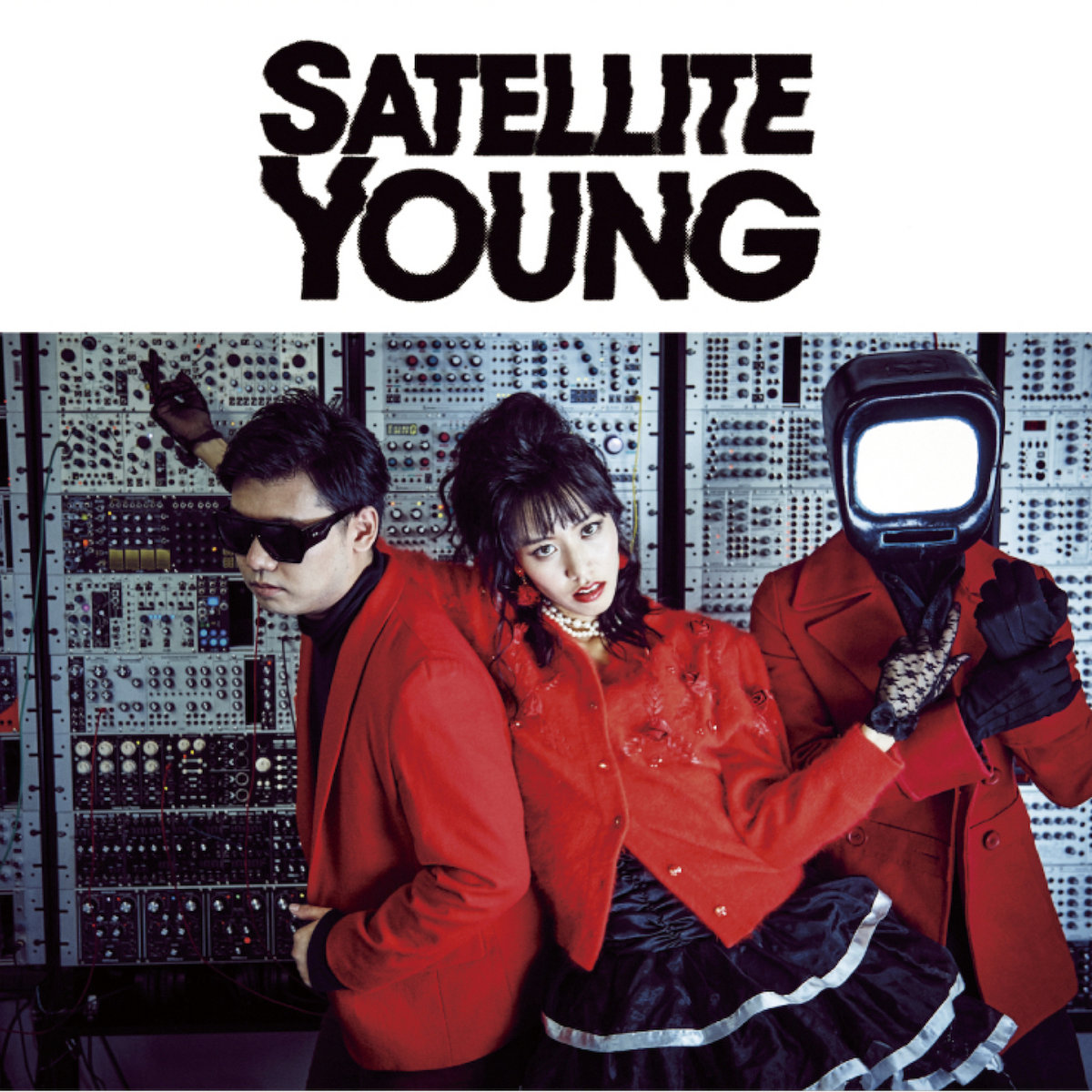 Album associé à la Live to Win par Prizm. Satellite Young - Satellite Young
